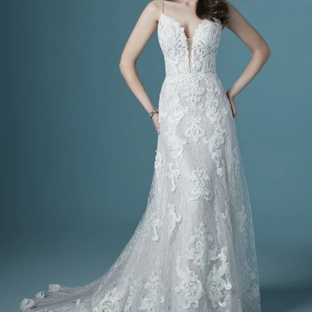 《NEW WEDDING DRESS 》